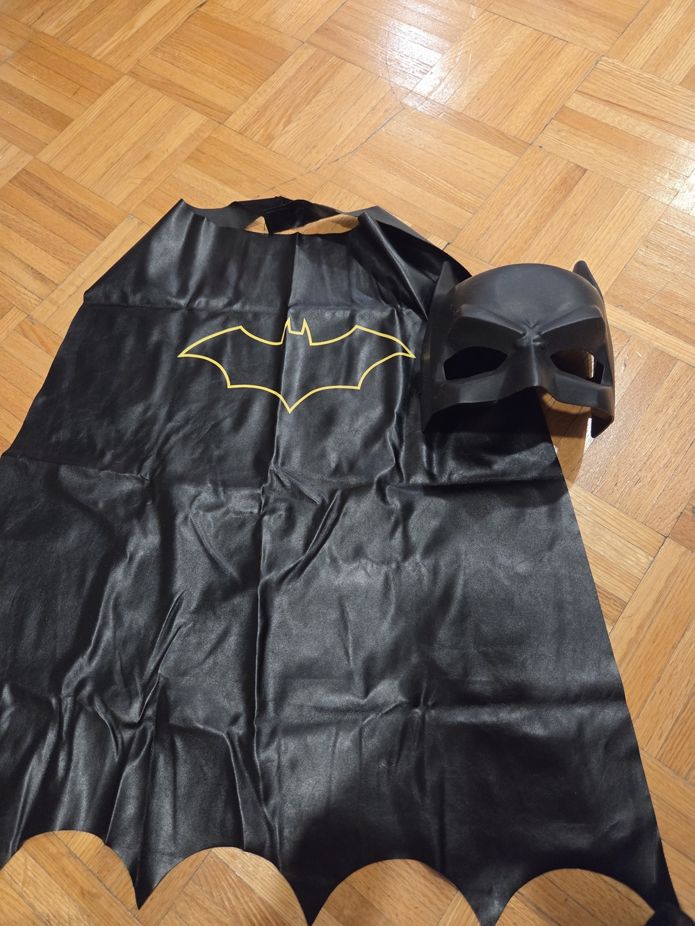 Superhero Cape & Mask in Black & Yellow